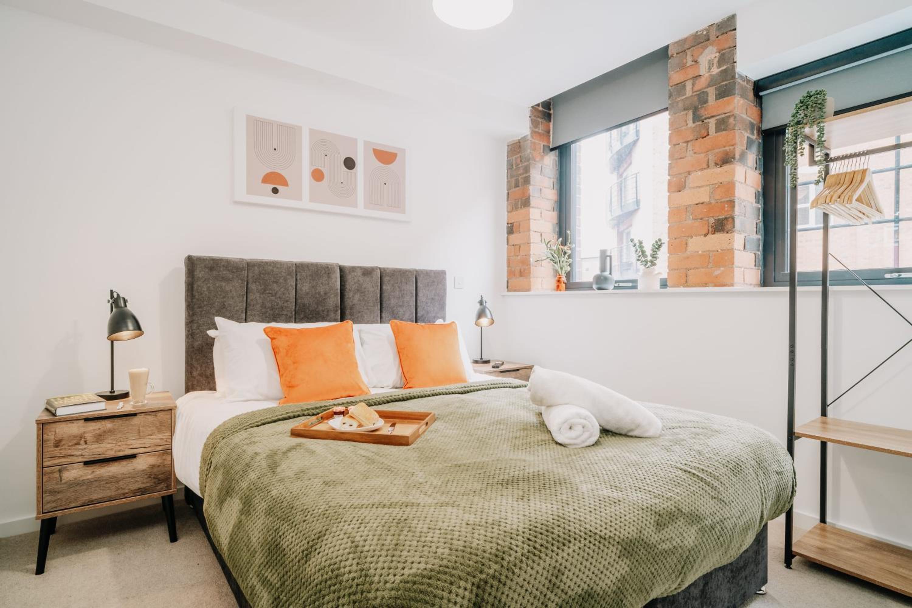 Splendid Industrial Style Pad, City centre, Fast WiFi, Family, Contractors view 2