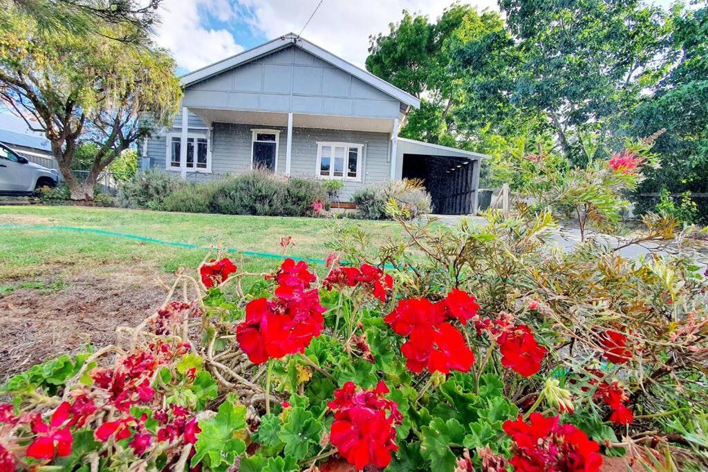Cosy, 1930s Country Style Cottage in Mount Barker WA