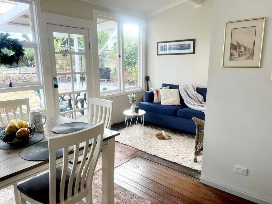 Cosy, 1930s Country Style Cottage in Mount Barker WA