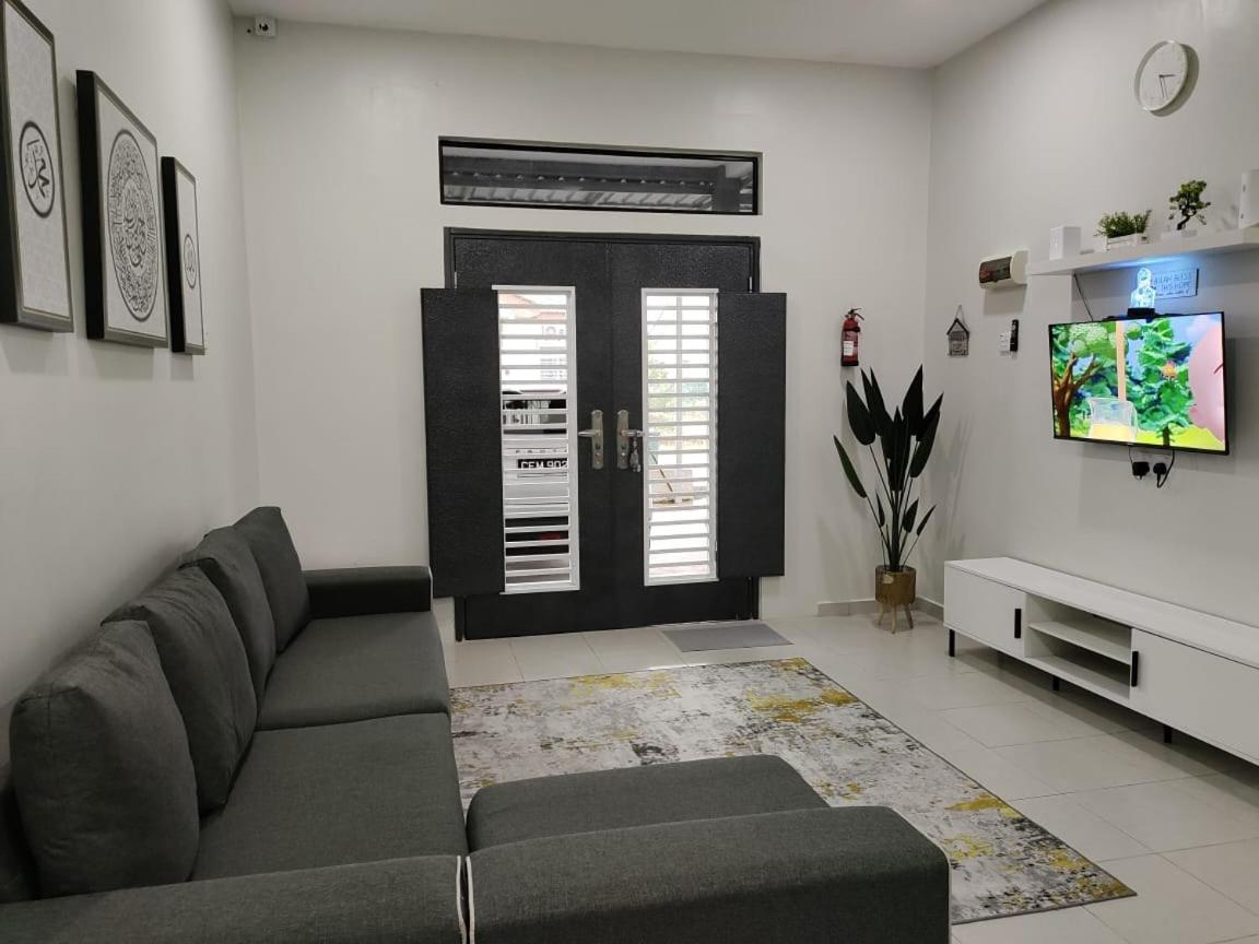 Firdzura Home Semi D photo 1