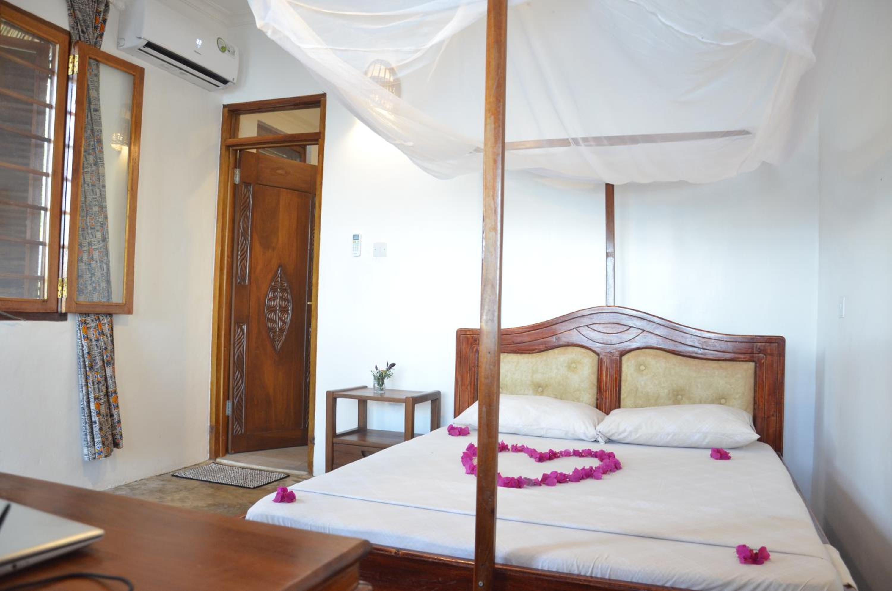 Lui Ushongo Beach House view 3