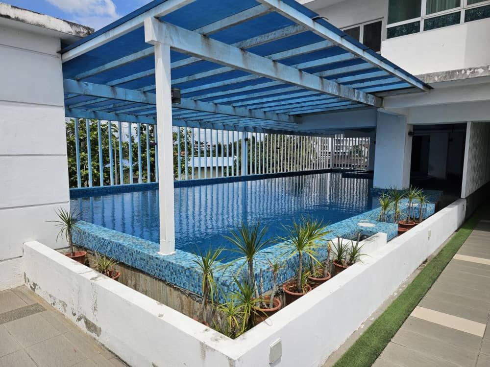 Seberang Jaya Family Pool Homestay Near Hospital 3 Bedroom Aircond 2 Bathroom & Family Room Aircond