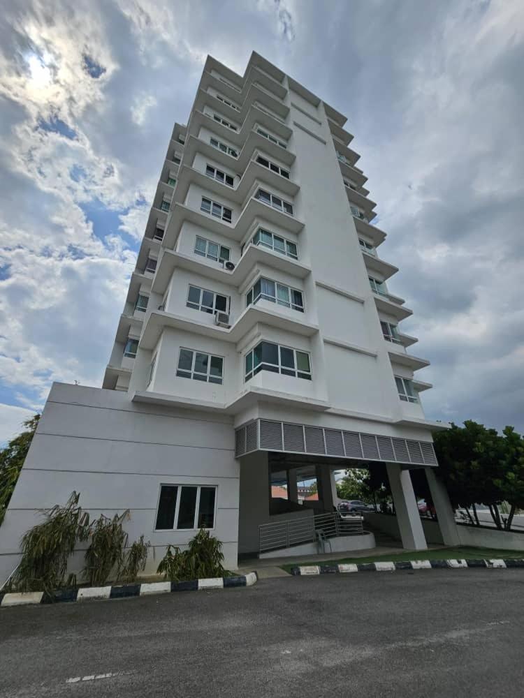 Seberang Jaya Family Pool Homestay Near Hospital 3 Bedroom Aircond 2 Bathroom & Family Room Aircond photo 3
