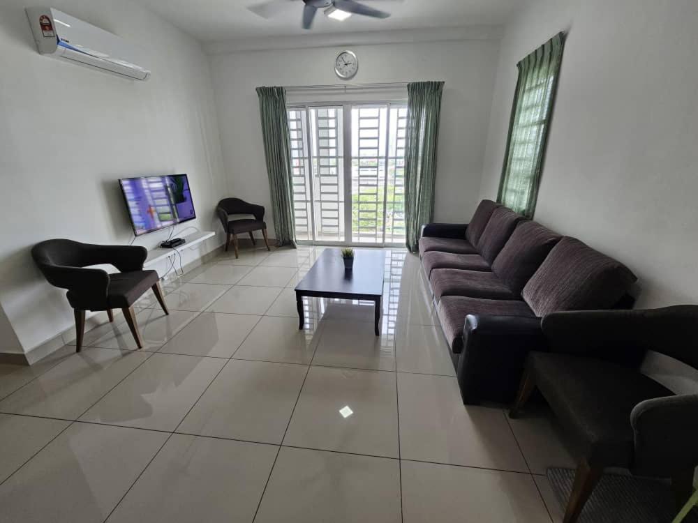 Seberang Jaya Family Pool Homestay Near Hospital 3 Bedroom Aircond 2 Bathroom & Family Room Aircond