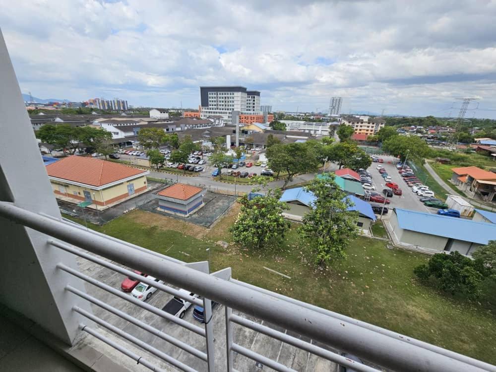 Seberang Jaya Family Pool Homestay Near Hospital 3 Bedroom Aircond 2 Bathroom & Family Room Aircond
