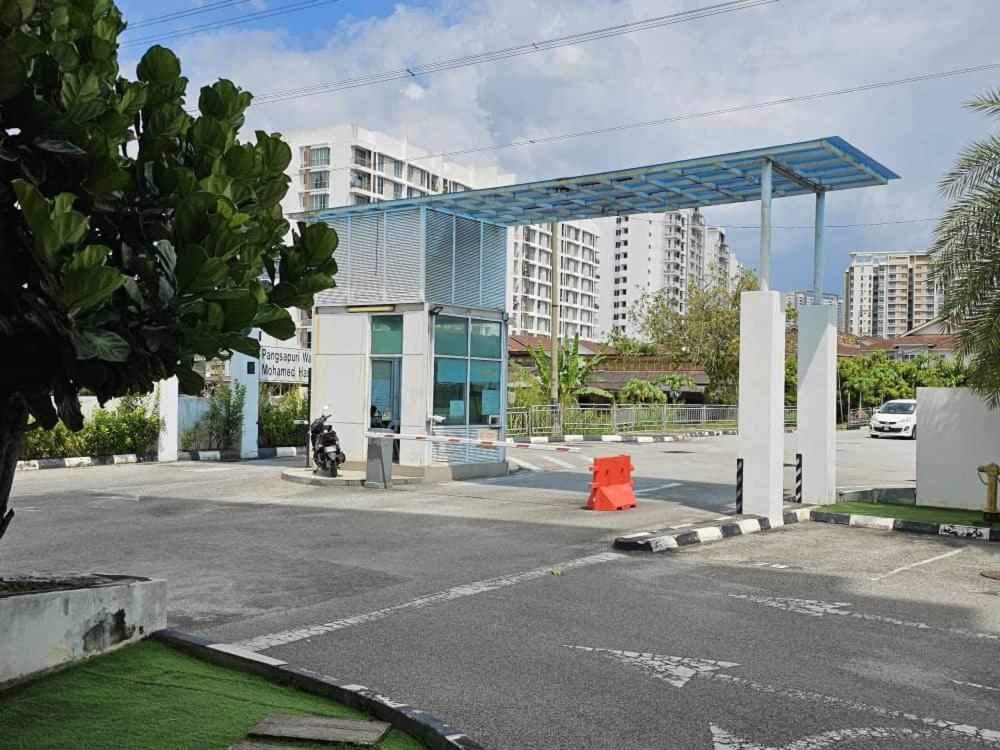 Seberang Jaya Family Pool Homestay Near Hospital 3 Bedroom Aircond 2 Bathroom & Family Room Aircond
