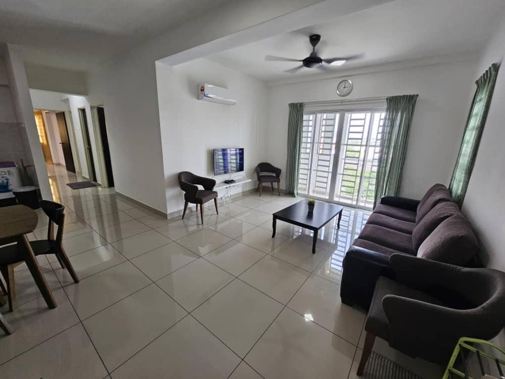 Seberang Jaya Family Pool Homestay Near Hospital 3 Bedroom Aircond 2 Bathroom & Family Room Aircond