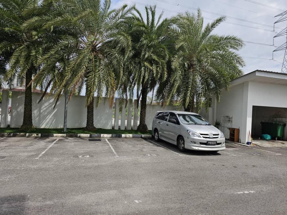 Seberang Jaya Family Pool Homestay Near Hospital 3 Bedroom Aircond 2 Bathroom & Family Room Aircond