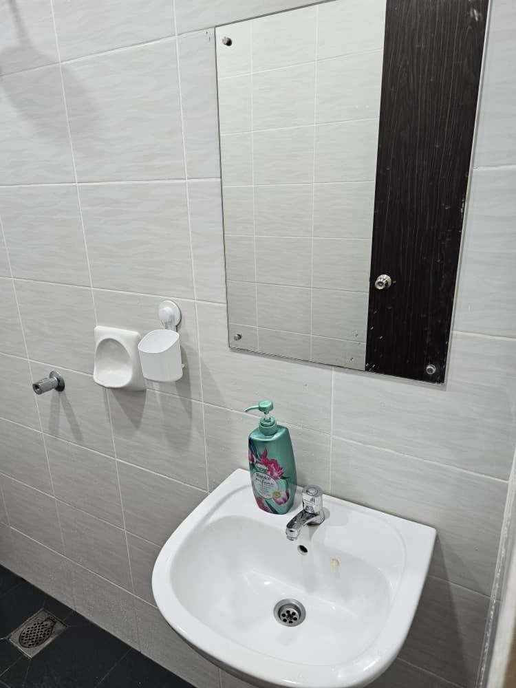 Seberang Jaya Family Pool Homestay Near Hospital 3 Bedroom Aircond 2 Bathroom & Family Room Aircond
