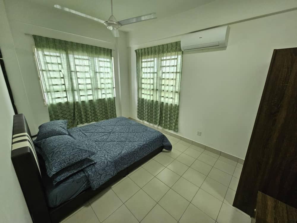 Seberang Jaya Family Pool Homestay Near Hospital 3 Bedroom Aircond 2 Bathroom & Family Room Aircond