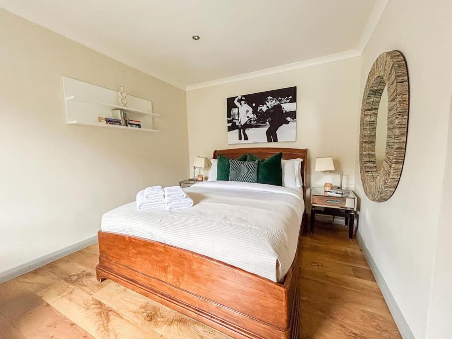 Stylish retreat in the heart of Notting Hill view 3