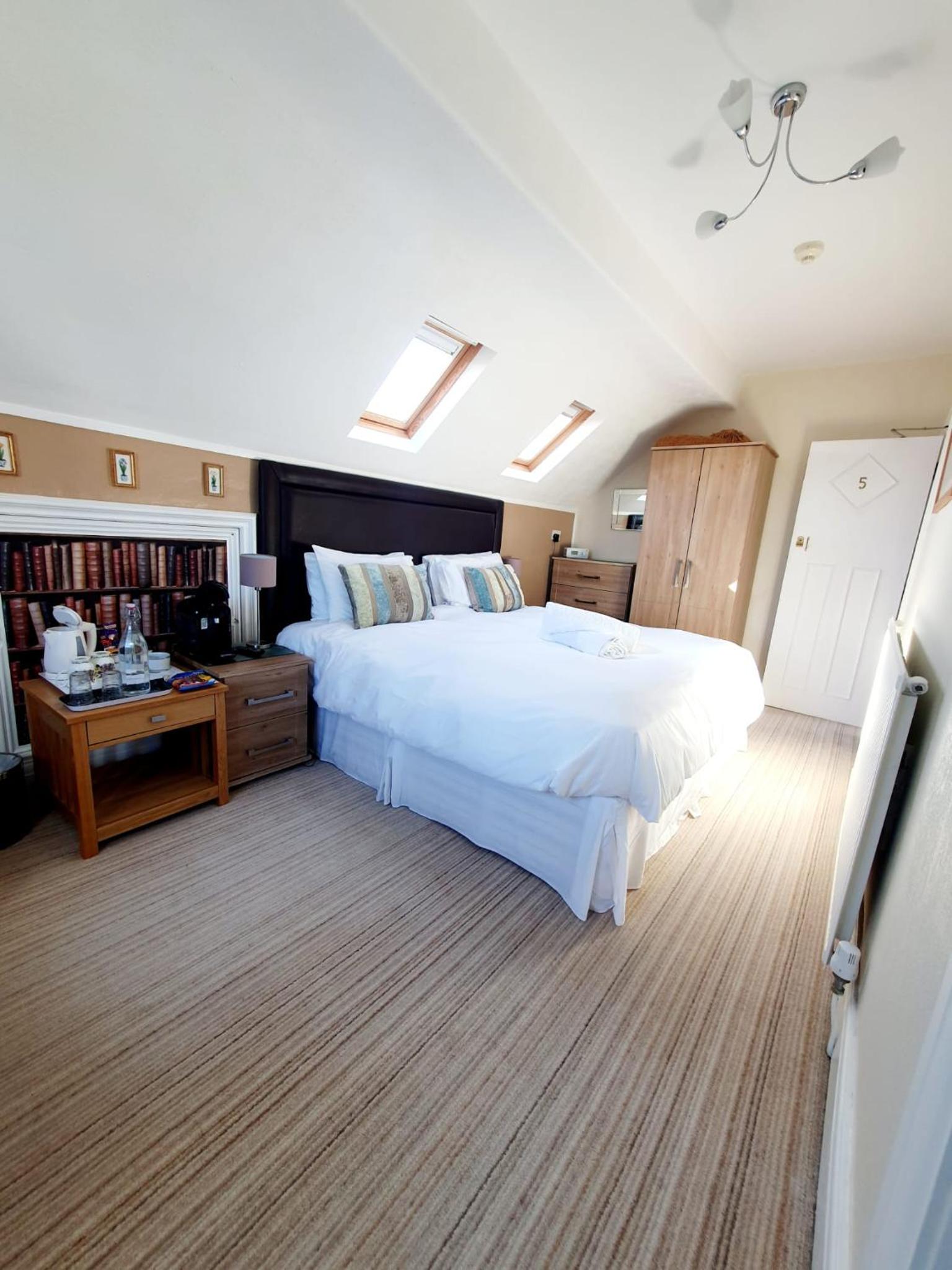 Cleave Court Guest House