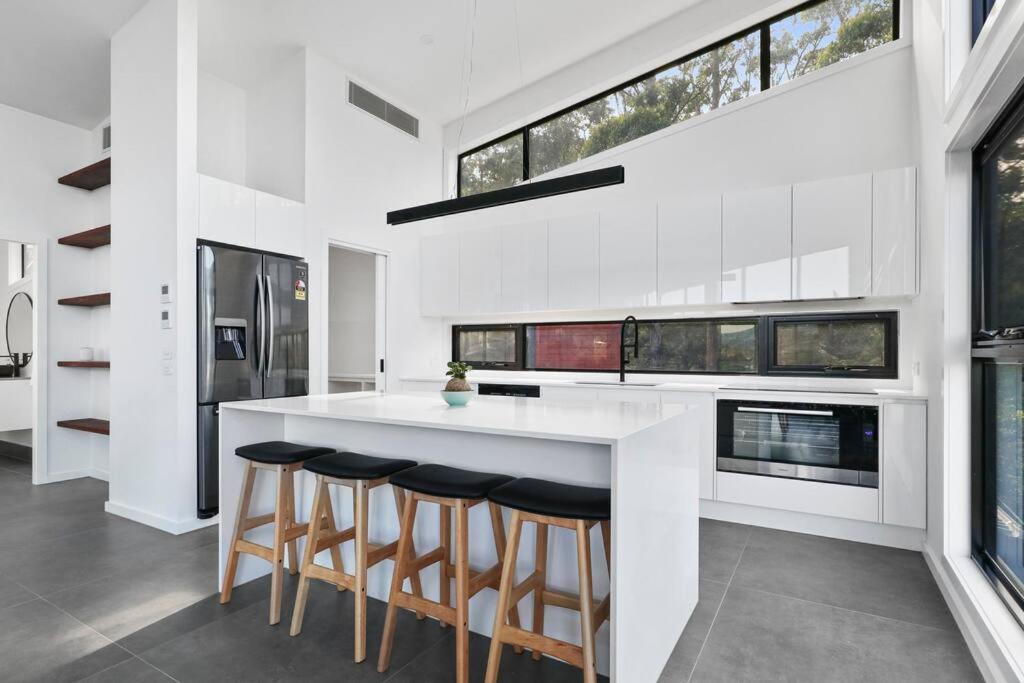 The Lake House & Apartment