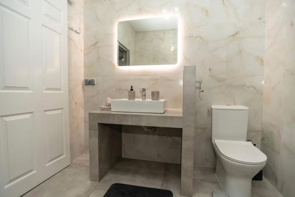 Helens Crib ! photo 2