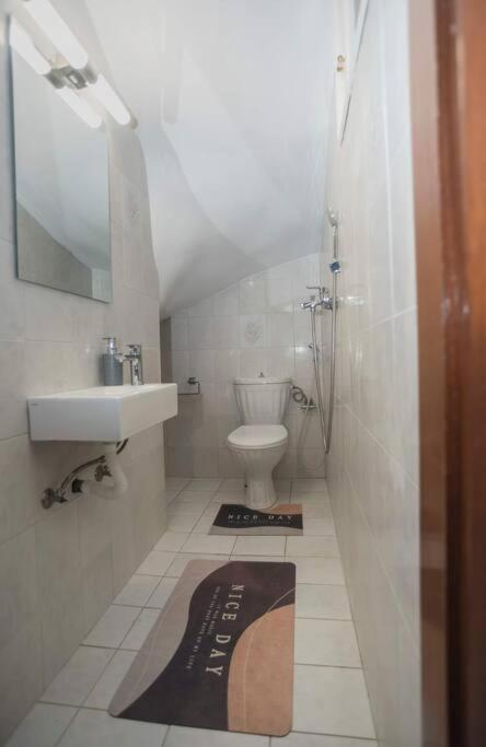 Helens Crib ! photo 5