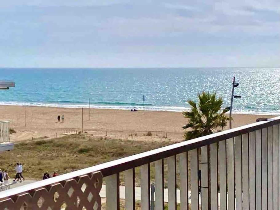 BEACHFRONT APARTMENT Castelldefels