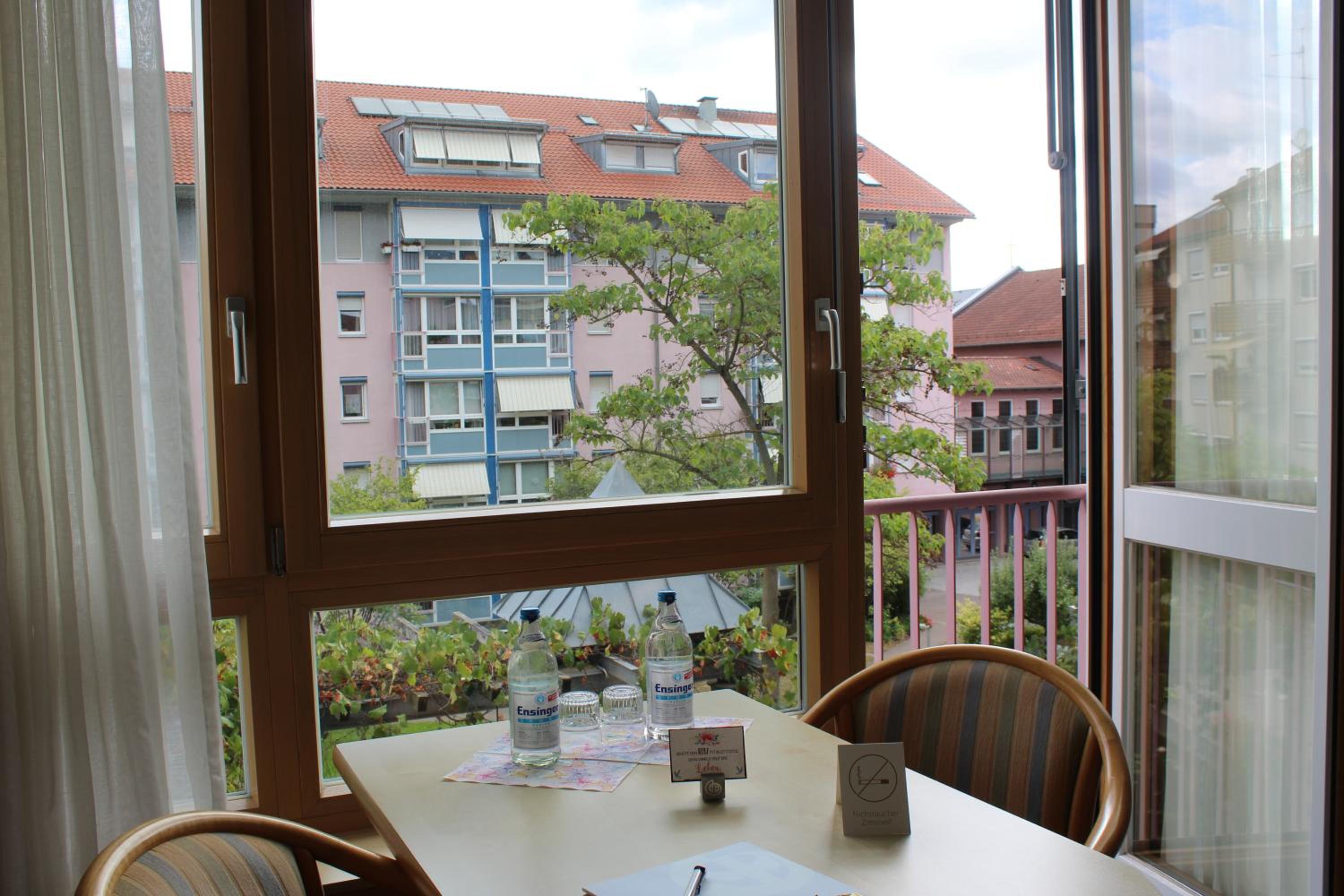 Evangelische Diakonissenanstalt Stuttgart GÄSTEHAUS AM DIAKONISSENPLATZ