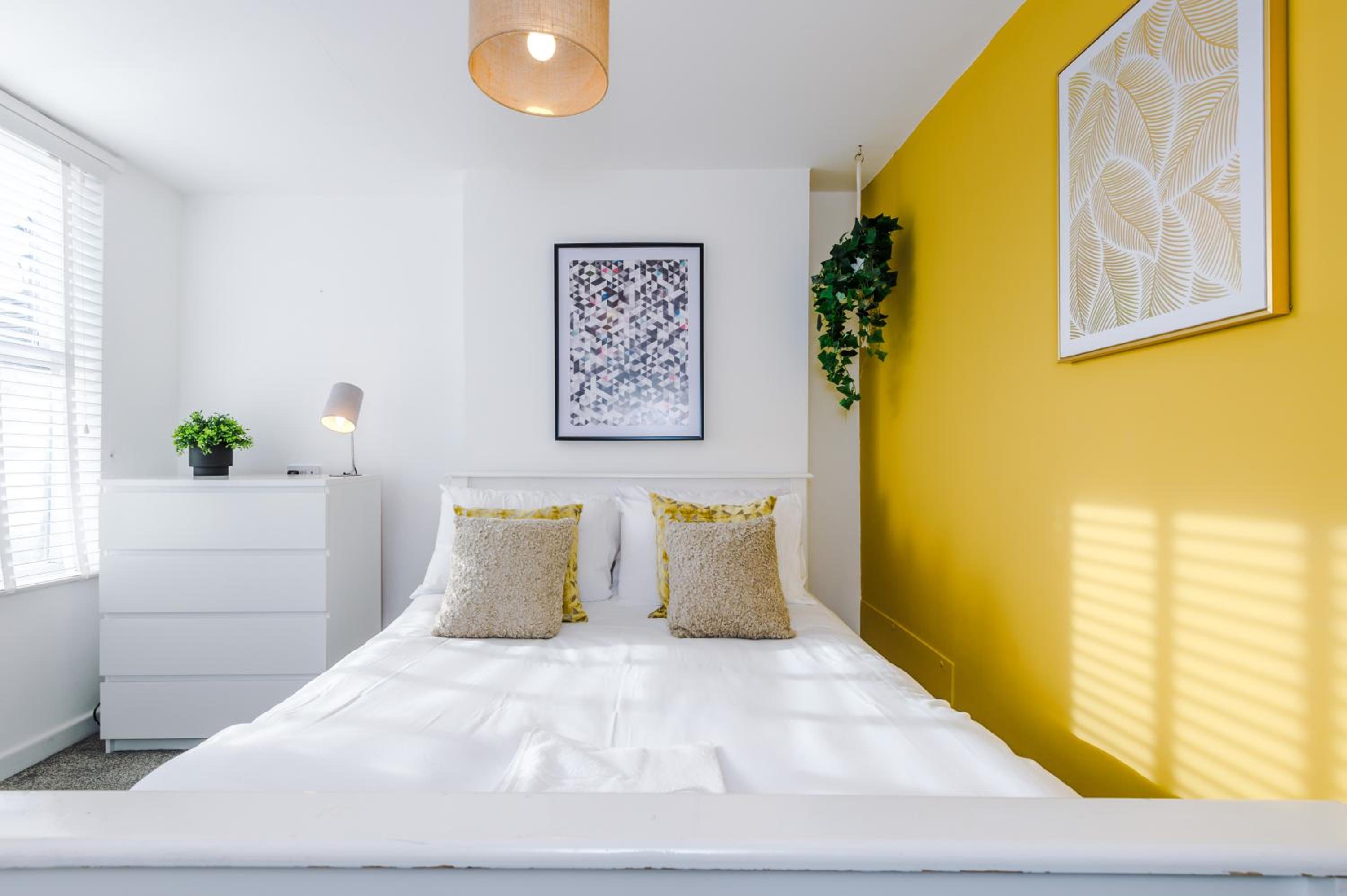 Large 7 bedroom town house in Chester City Centre