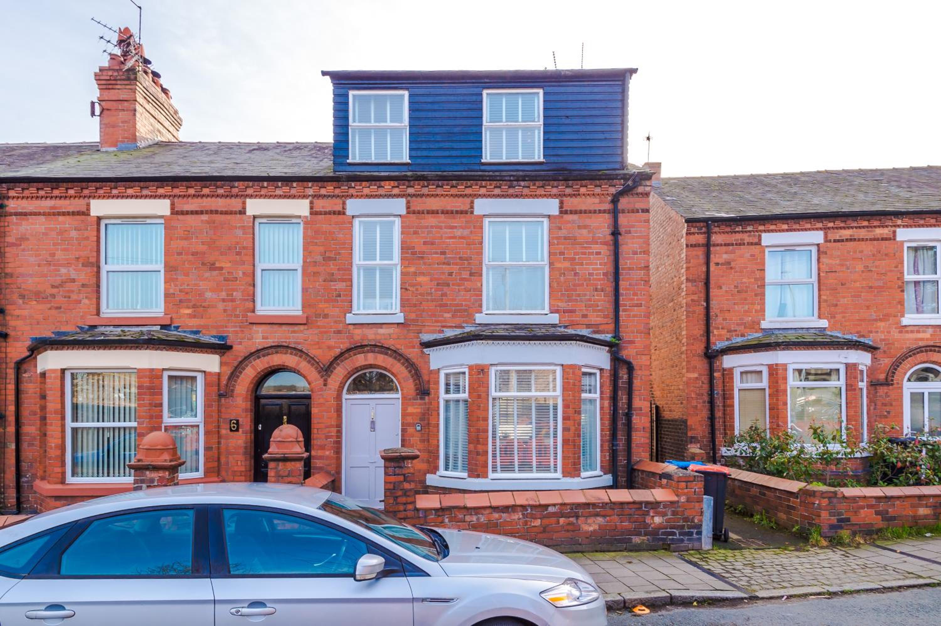 Large 7 bedroom town house in Chester City Centre