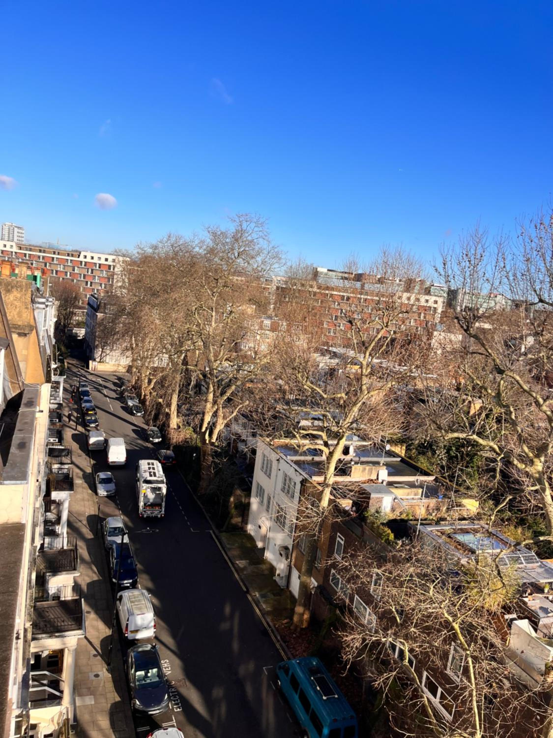 Hyde Park,3 min walk,Family home! 2 Bedrooms & 2 Bathrooms Apartment! Fantastic Location