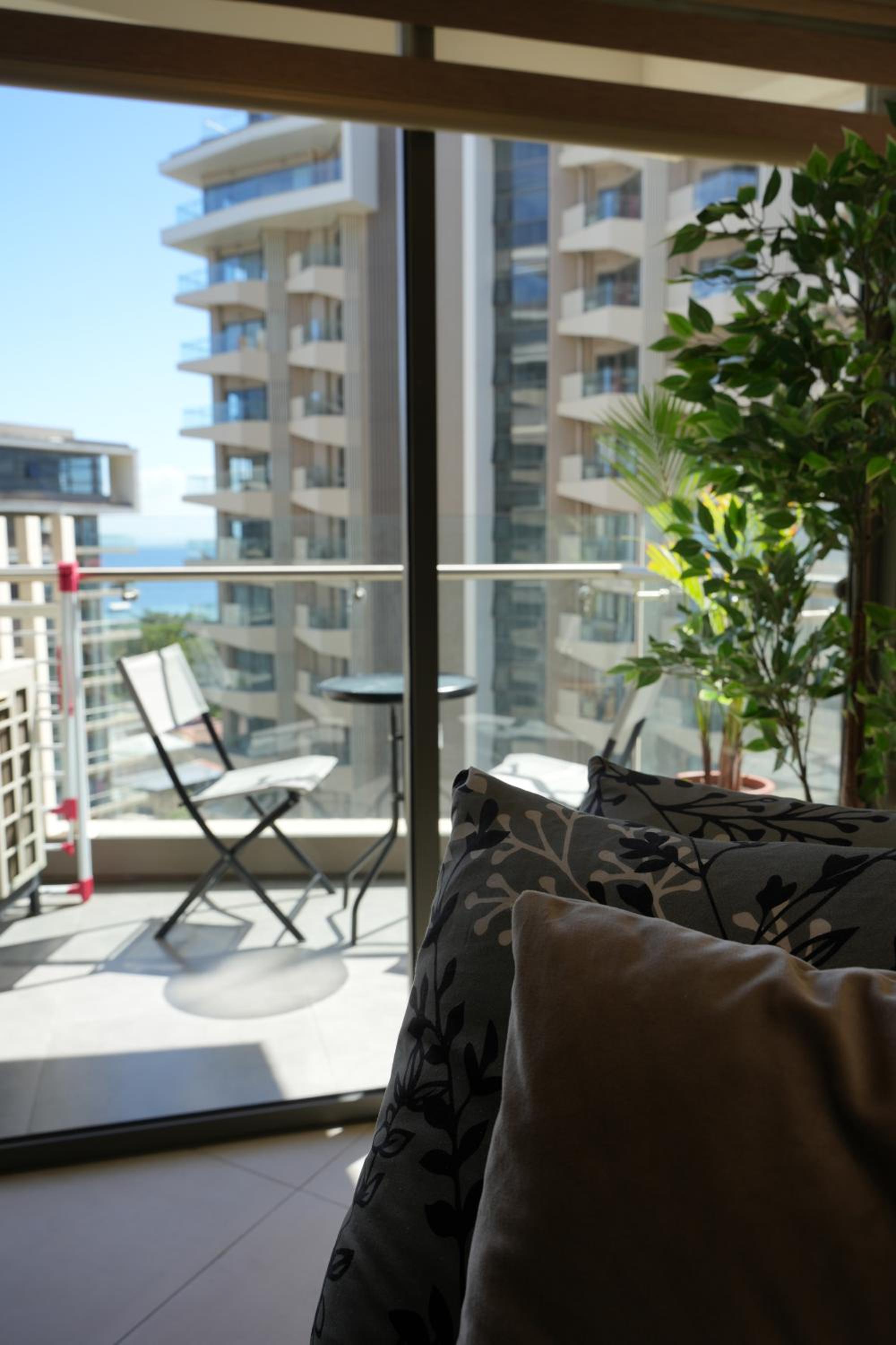 Studio for 5 at Tambuli Residences Garden View by Dominik Studio Apartment with Pool Access & Balcony in Mactan