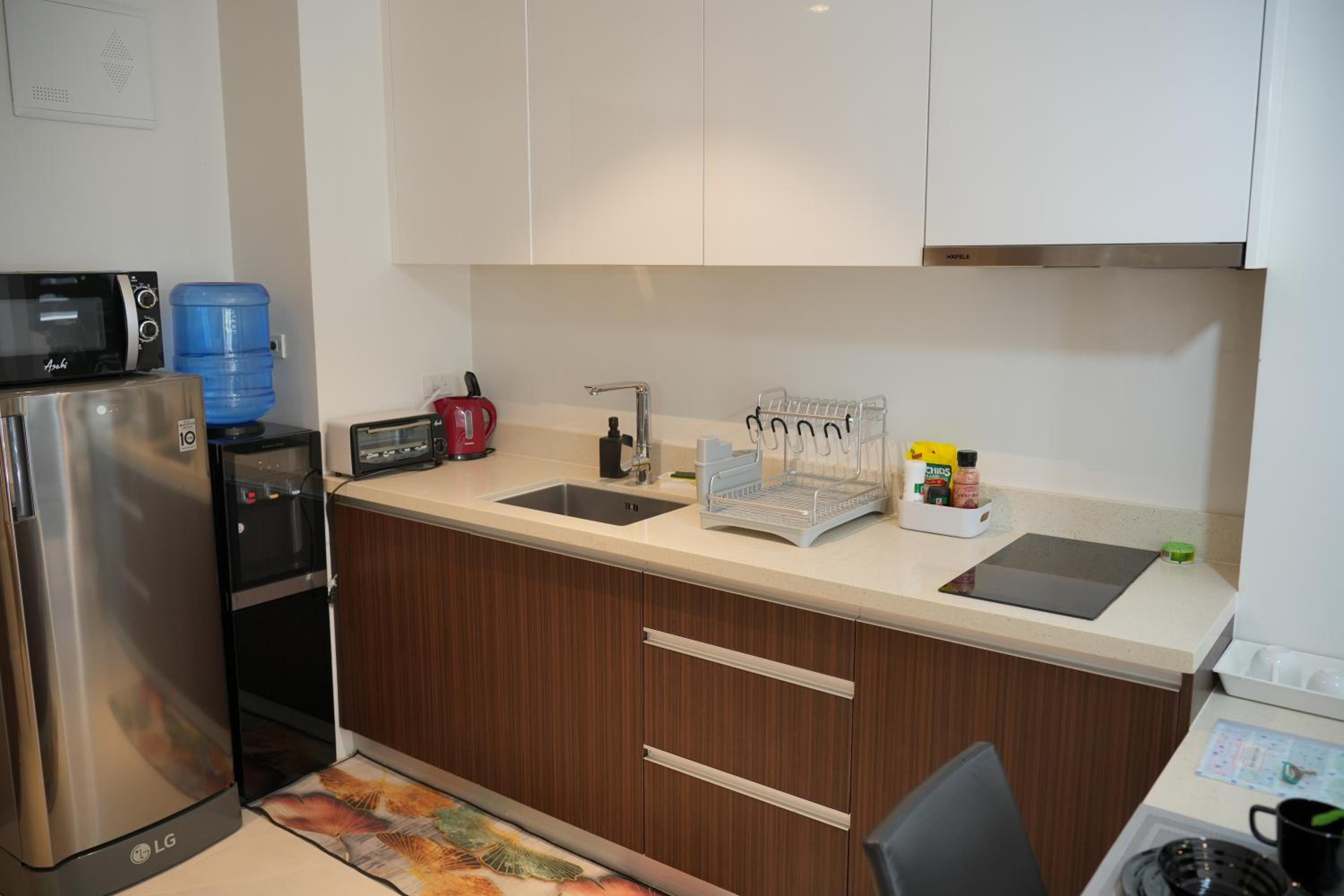 Studio for 5 at Tambuli Residences Garden View by Dominik Studio Apartment with Pool Access & Balcony in Mactan