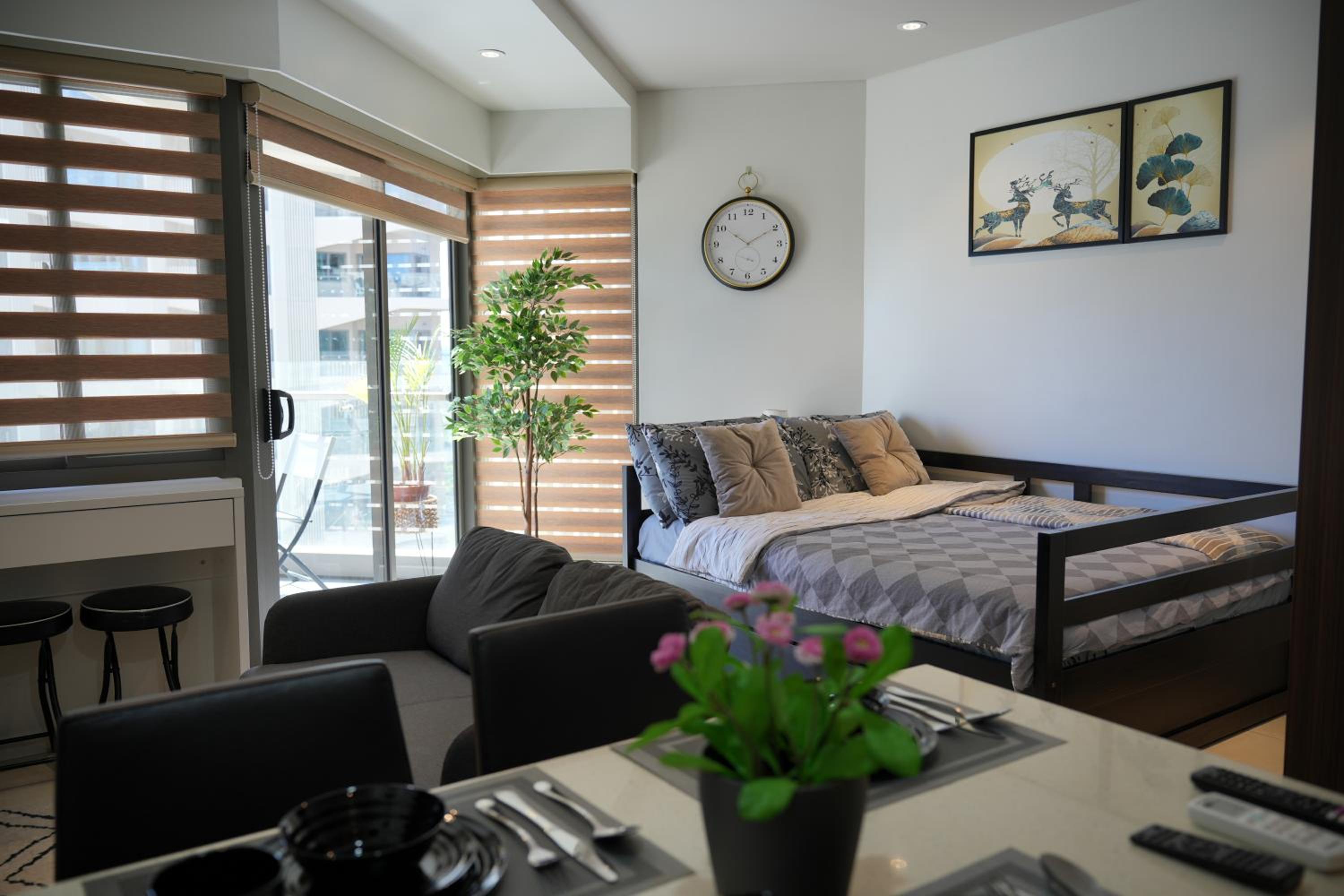 Studio for 5 at Tambuli Residences Garden View by Dominik Studio Apartment with Pool Access & Balcony in Mactan