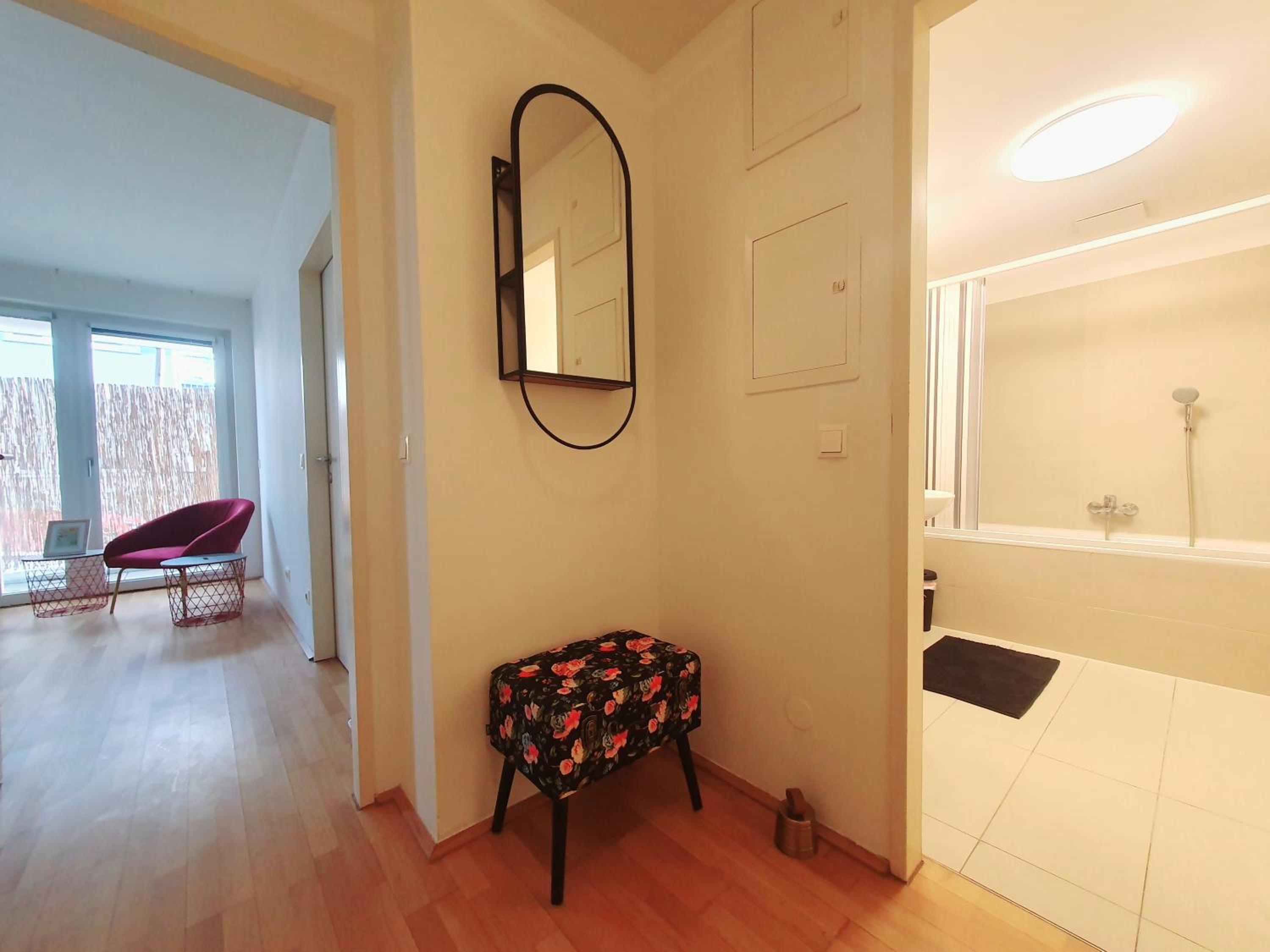 Near Lake One Bedroom Adorable Apartment