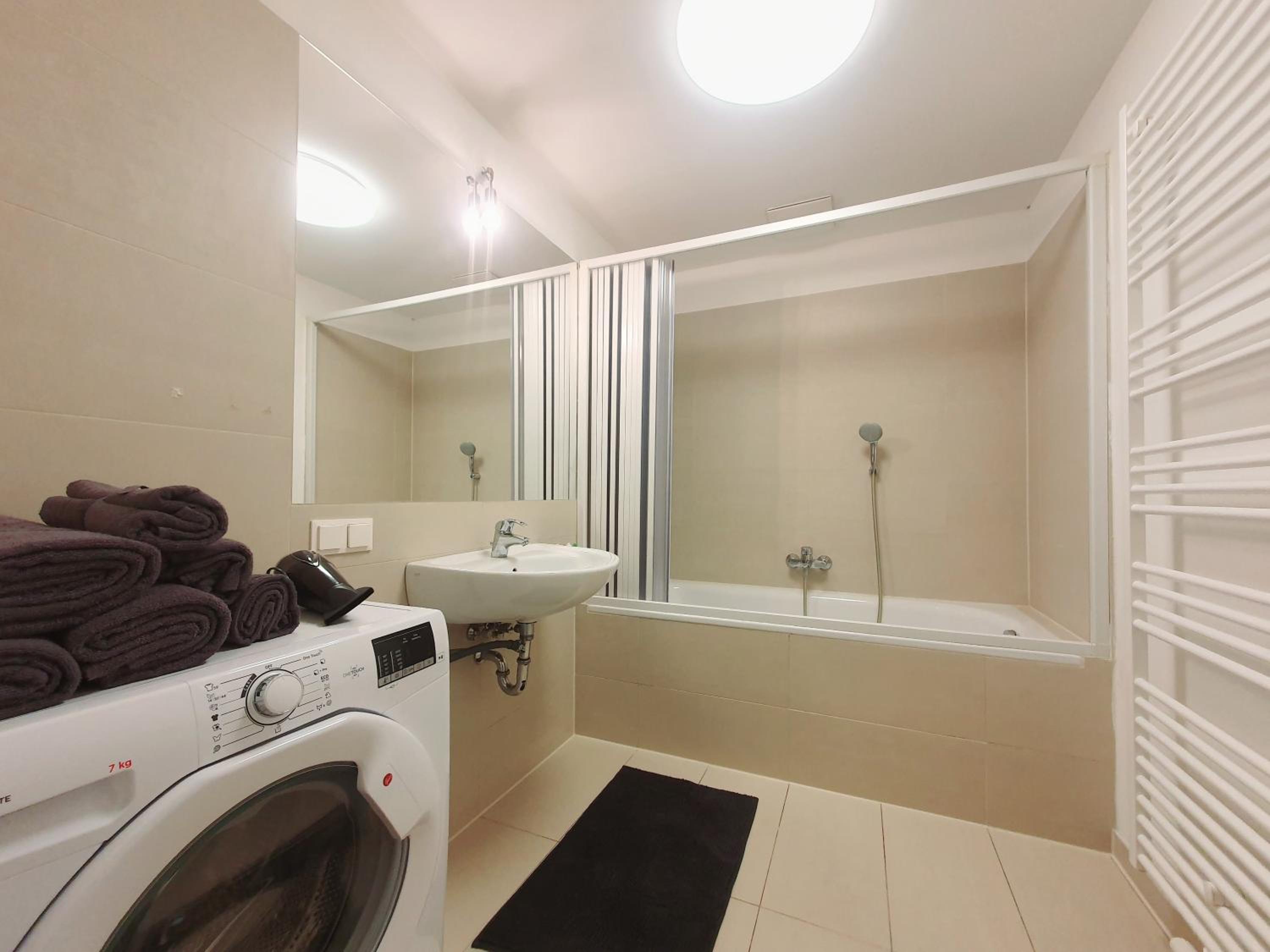 Near Lake One Bedroom Adorable Apartment
