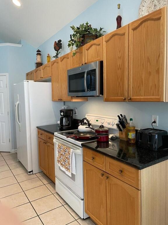 Dream villa with pool and jacuzzi in Windsor Palms, a top rated, man gated resort 5 minutes from Disney view 5