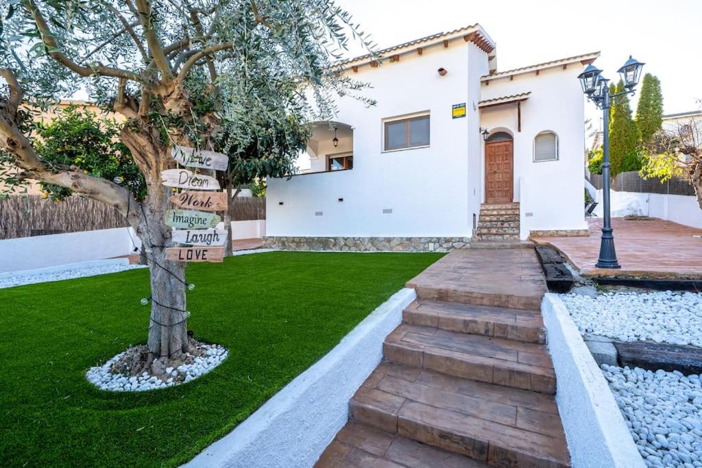 Casa con piscina y jardín en Castell de Montornès view 2