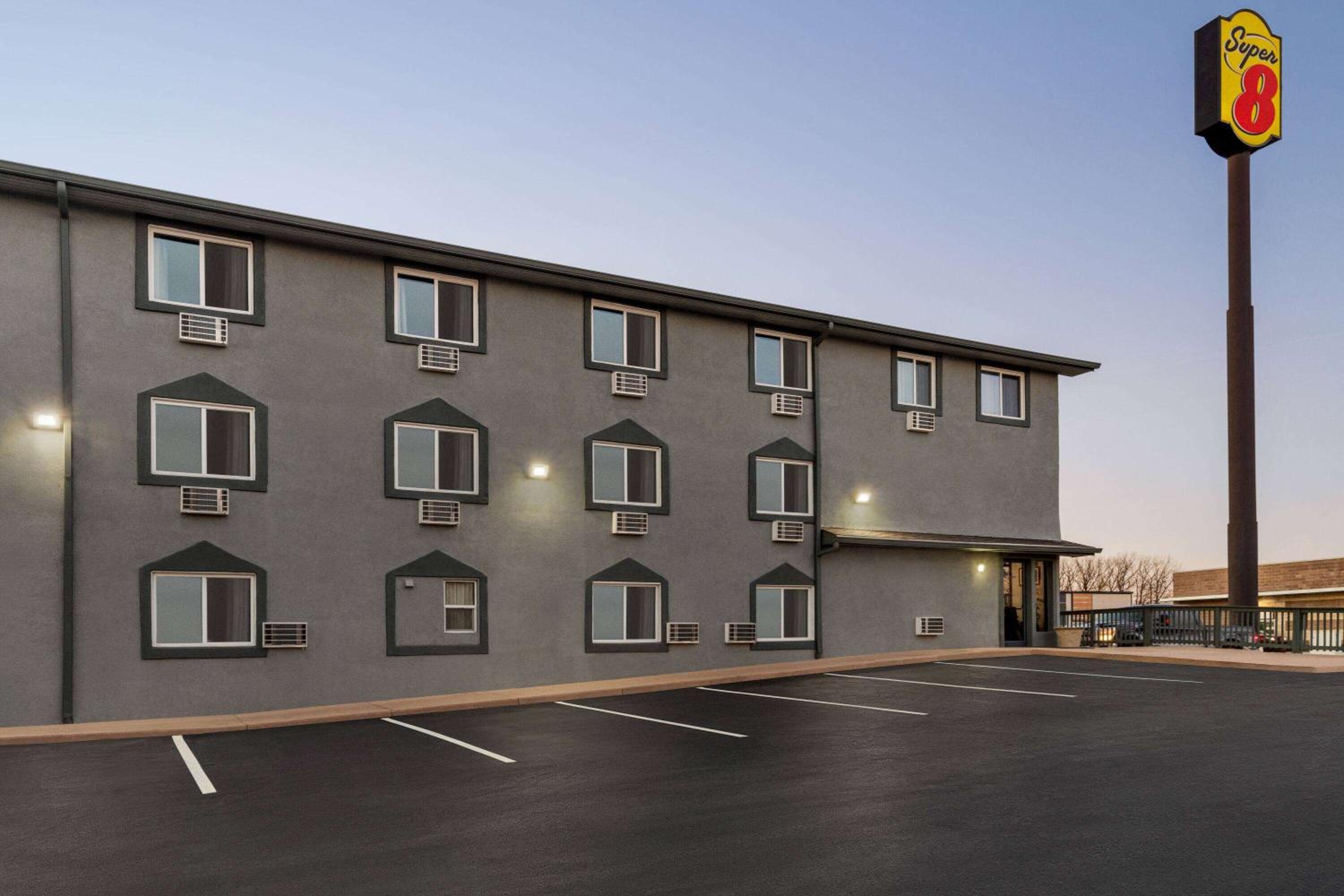 Columbus Vacations - Super 8 by Wyndham Columbus Edinburgh - Property Image 29
