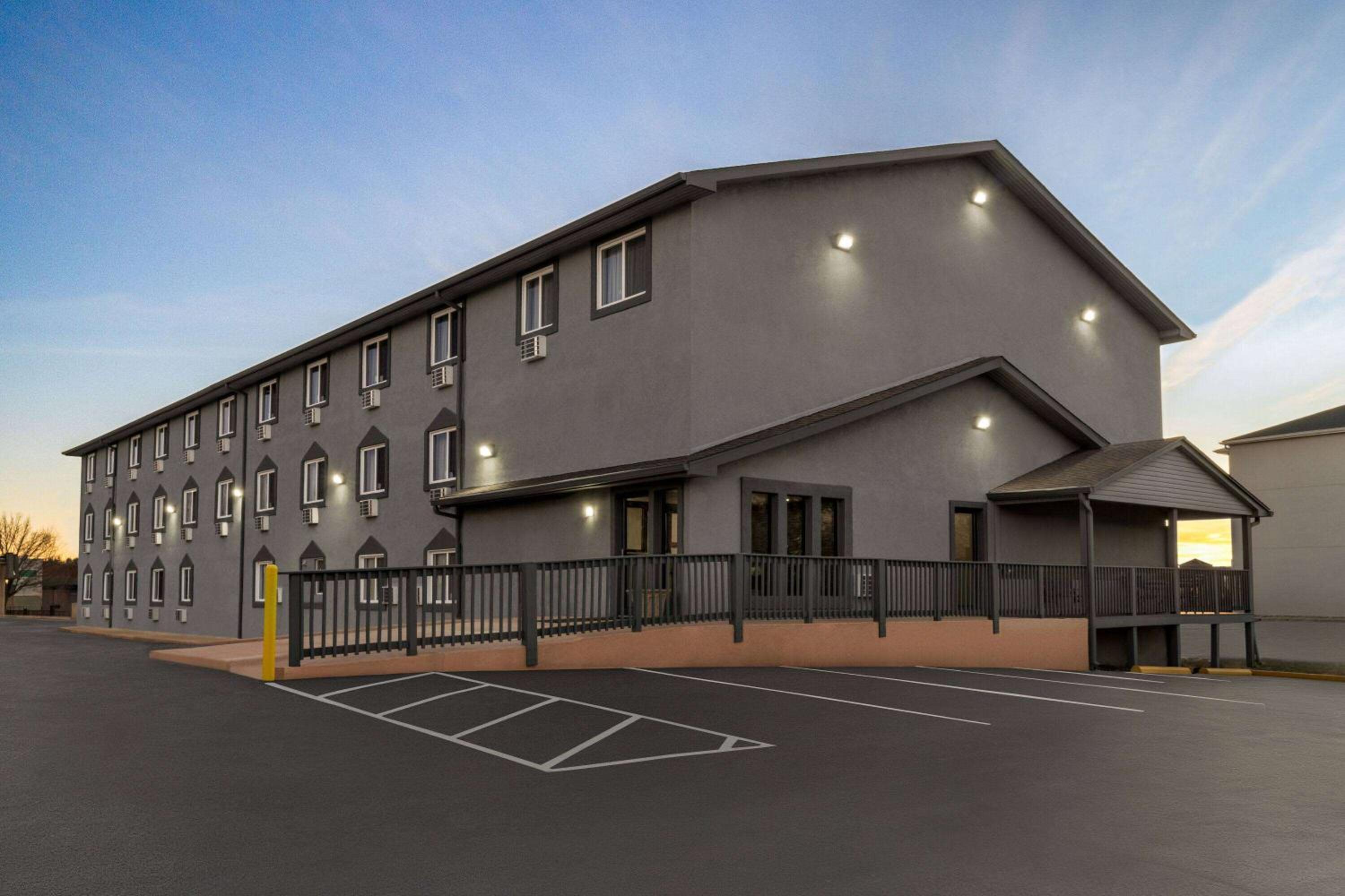 Columbus Vacations - Super 8 by Wyndham Columbus Edinburgh - Property Image 30