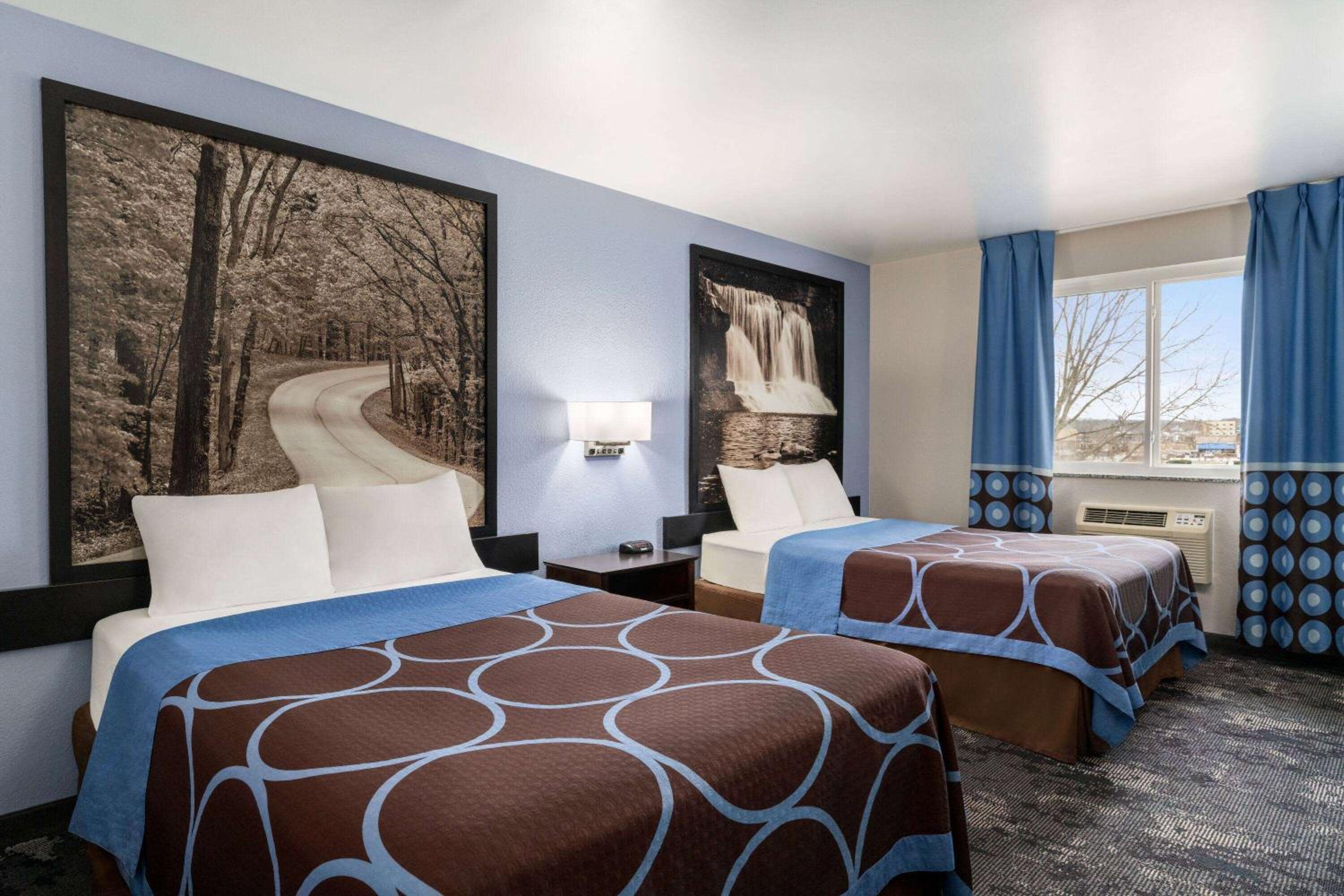 Seymour Vacations - Super 8 by Wyndham Columbus Edinburgh - Property Image 1