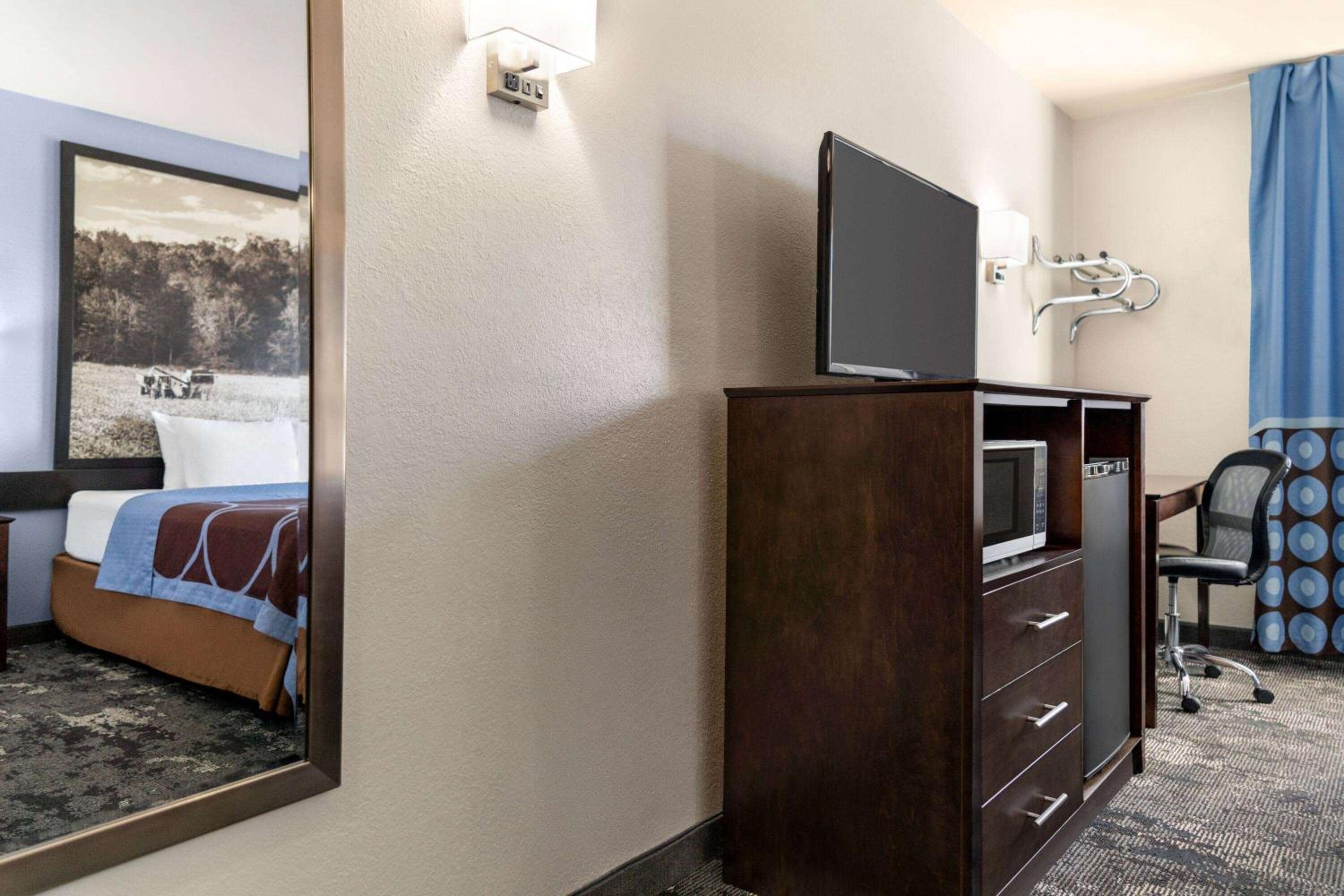 Columbus Vacations - Super 8 by Wyndham Columbus Edinburgh - Property Image 17