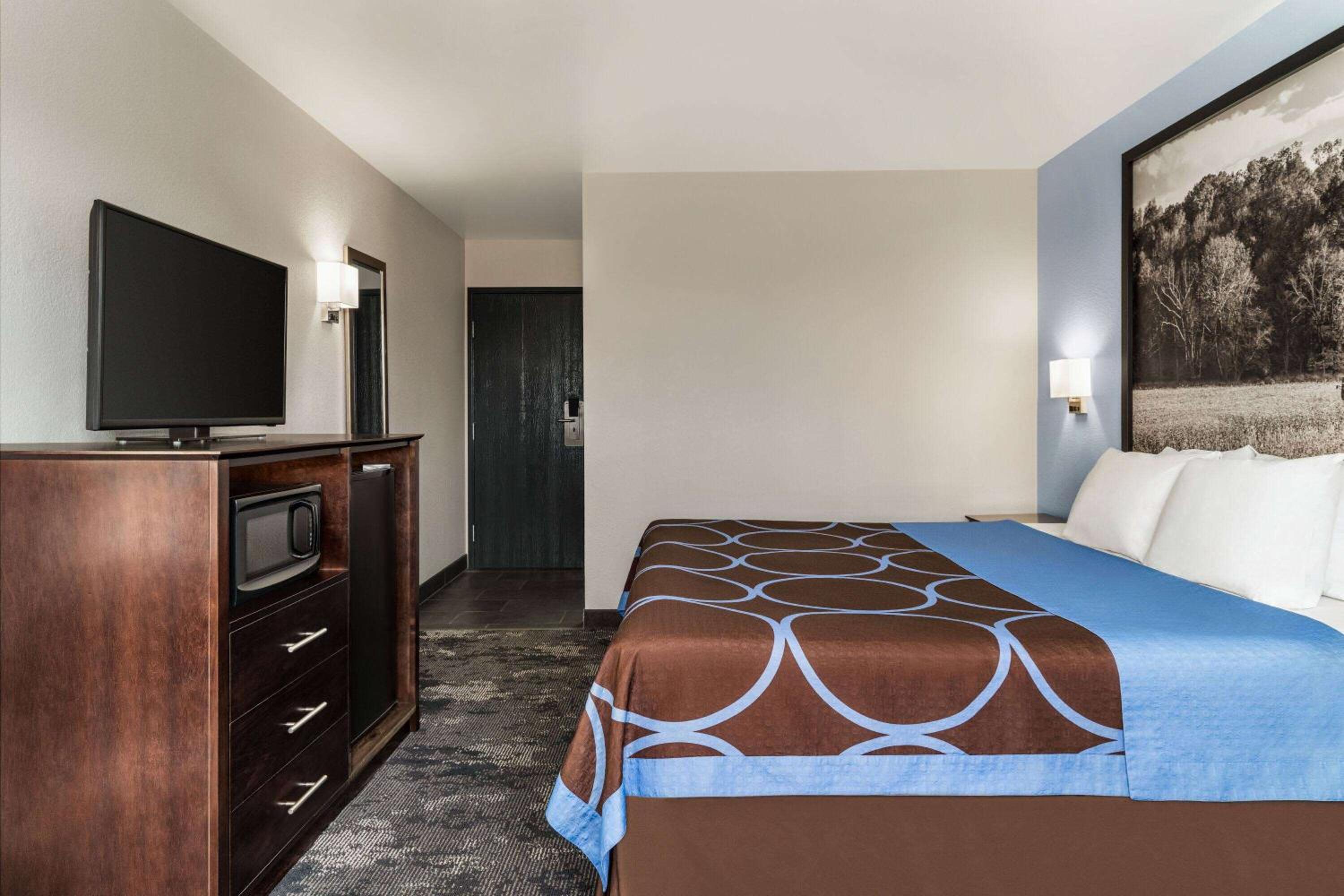 Columbus Vacations - Super 8 by Wyndham Columbus Edinburgh - Property Image 14