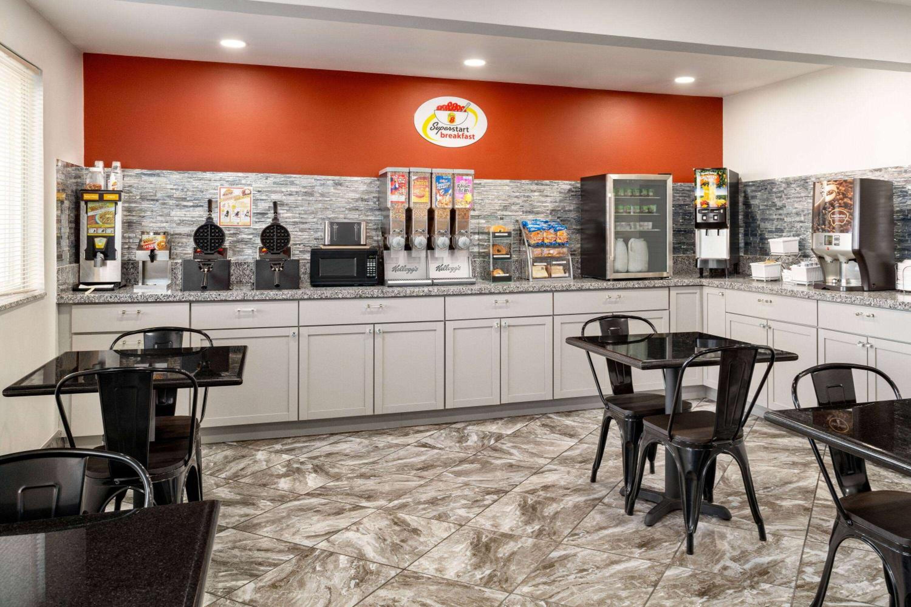 Columbus Vacations - Super 8 by Wyndham Columbus Edinburgh - Property Image 6