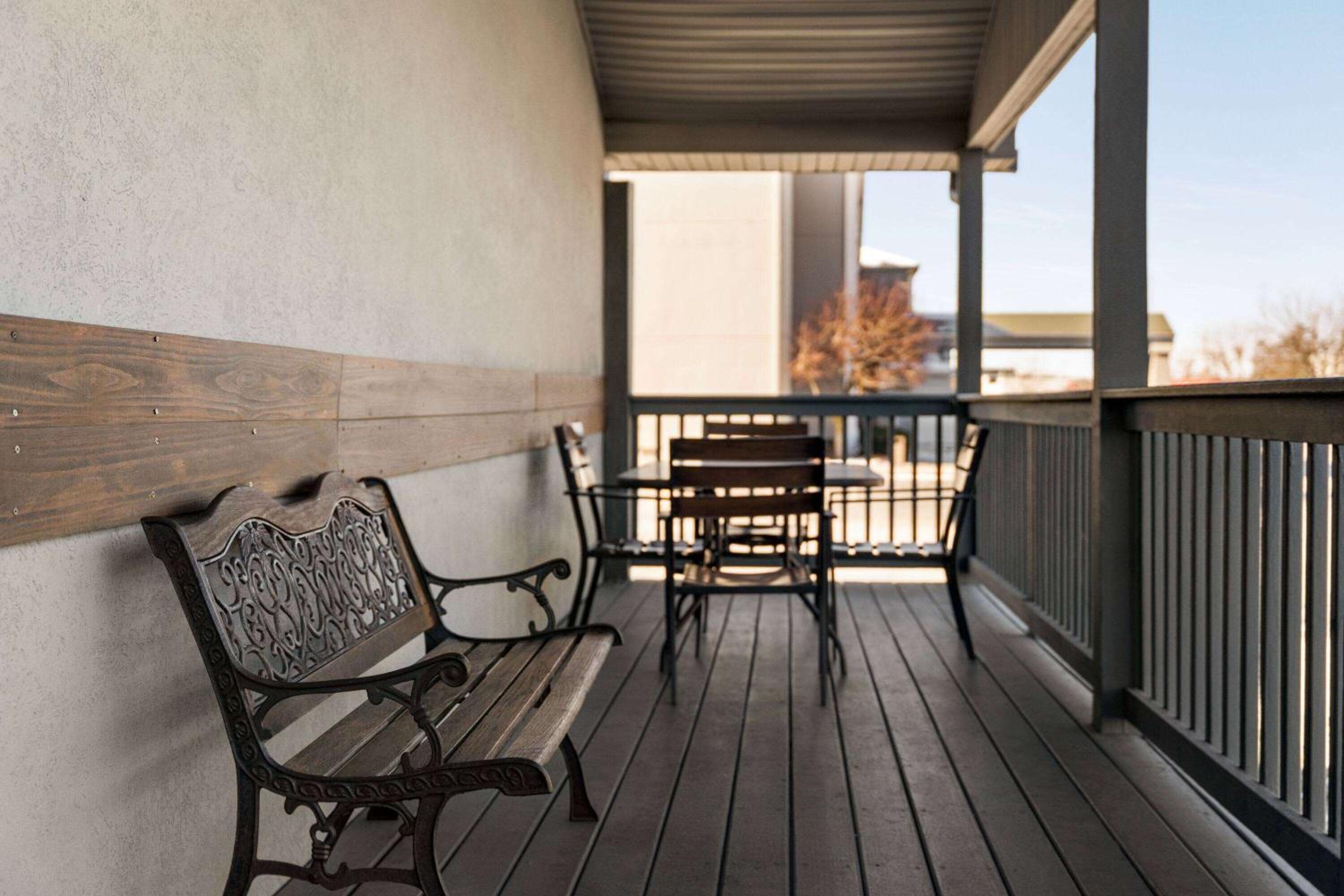 Columbus Vacations - Super 8 by Wyndham Columbus Edinburgh - Property Image 3