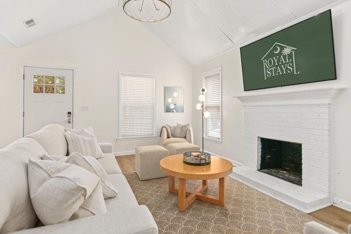 Charleston Oasis with Hot Tub, Mins to Dtwn