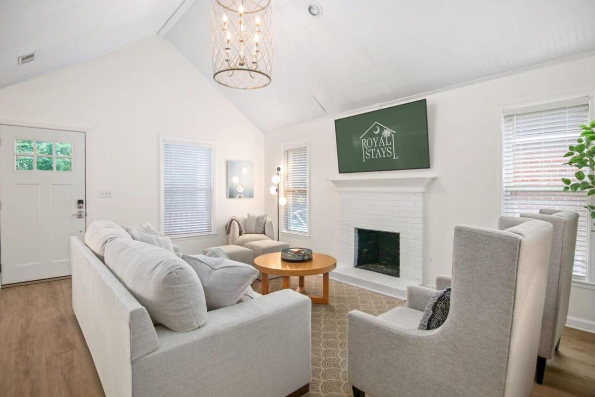 Charleston Oasis with Hot Tub, Mins to Dtwn