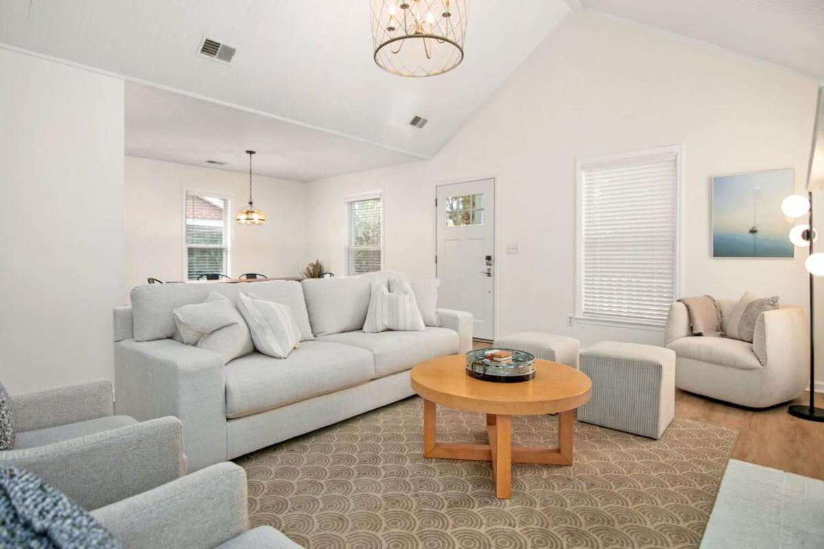 Charleston Oasis with Hot Tub, Mins to Dtwn