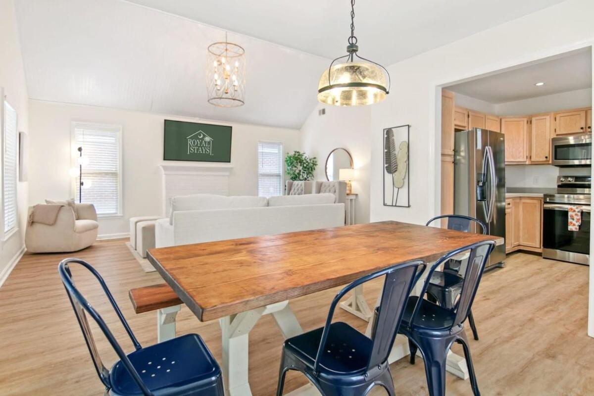 Charleston Oasis with Hot Tub, Mins to Dtwn