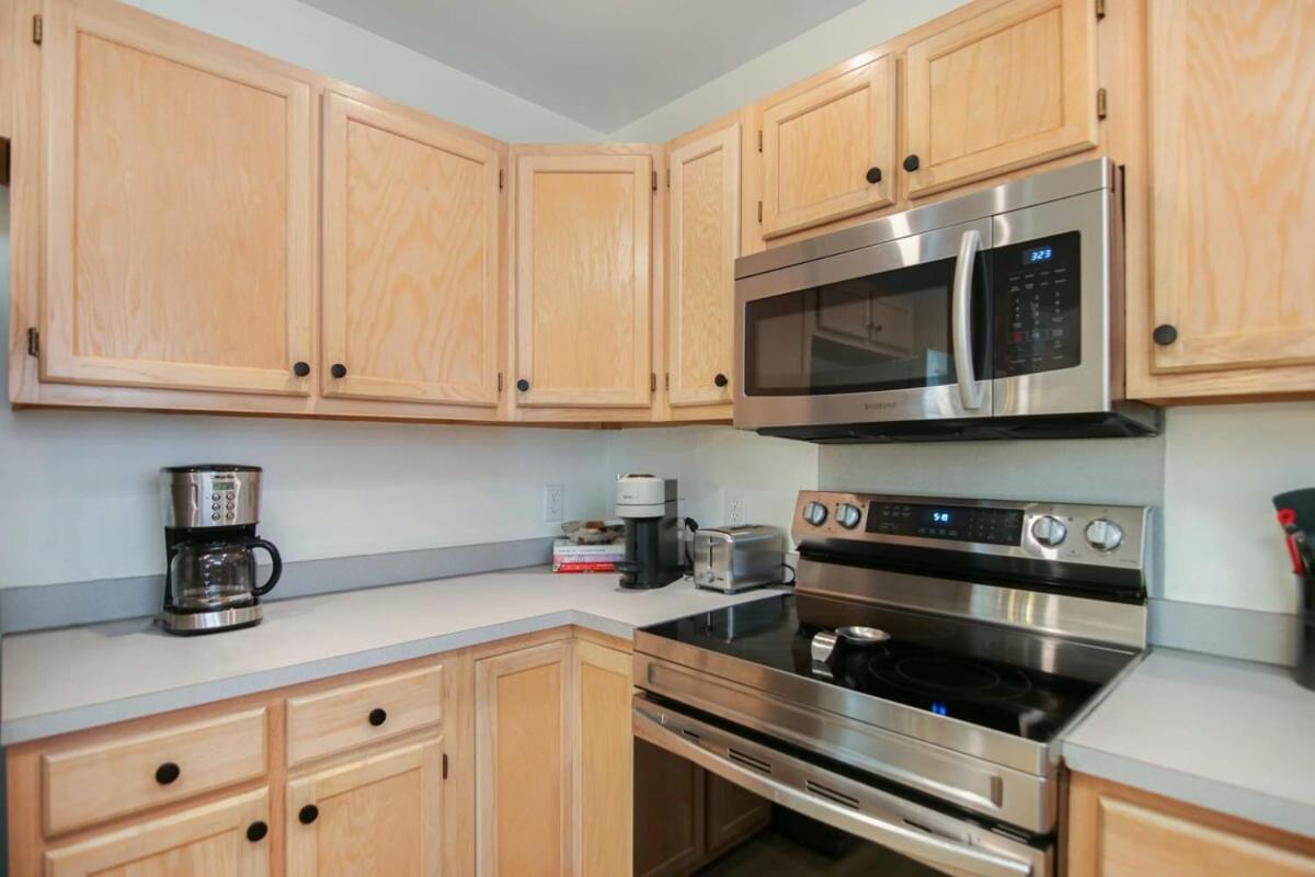 Charleston Oasis with Hot Tub, Mins to Dtwn, photo 29