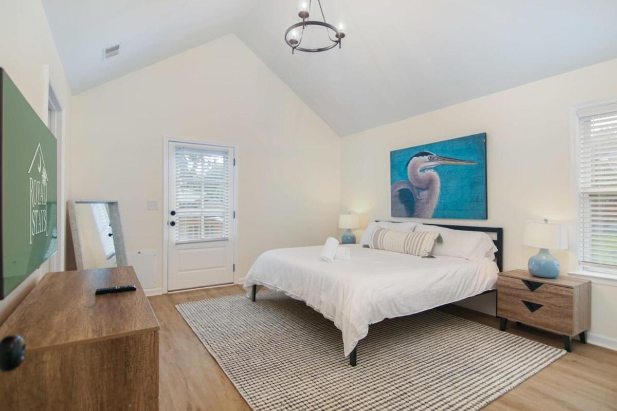 Charleston Oasis with Hot Tub, Mins to Dtwn, photo 12