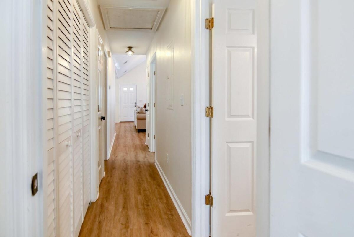 Charleston Oasis with Hot Tub, Mins to Dtwn
