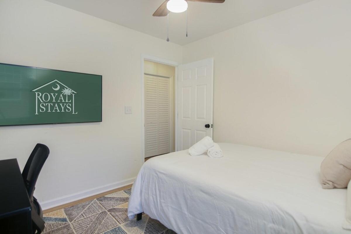 Charleston Oasis with Hot Tub, Mins to Dtwn