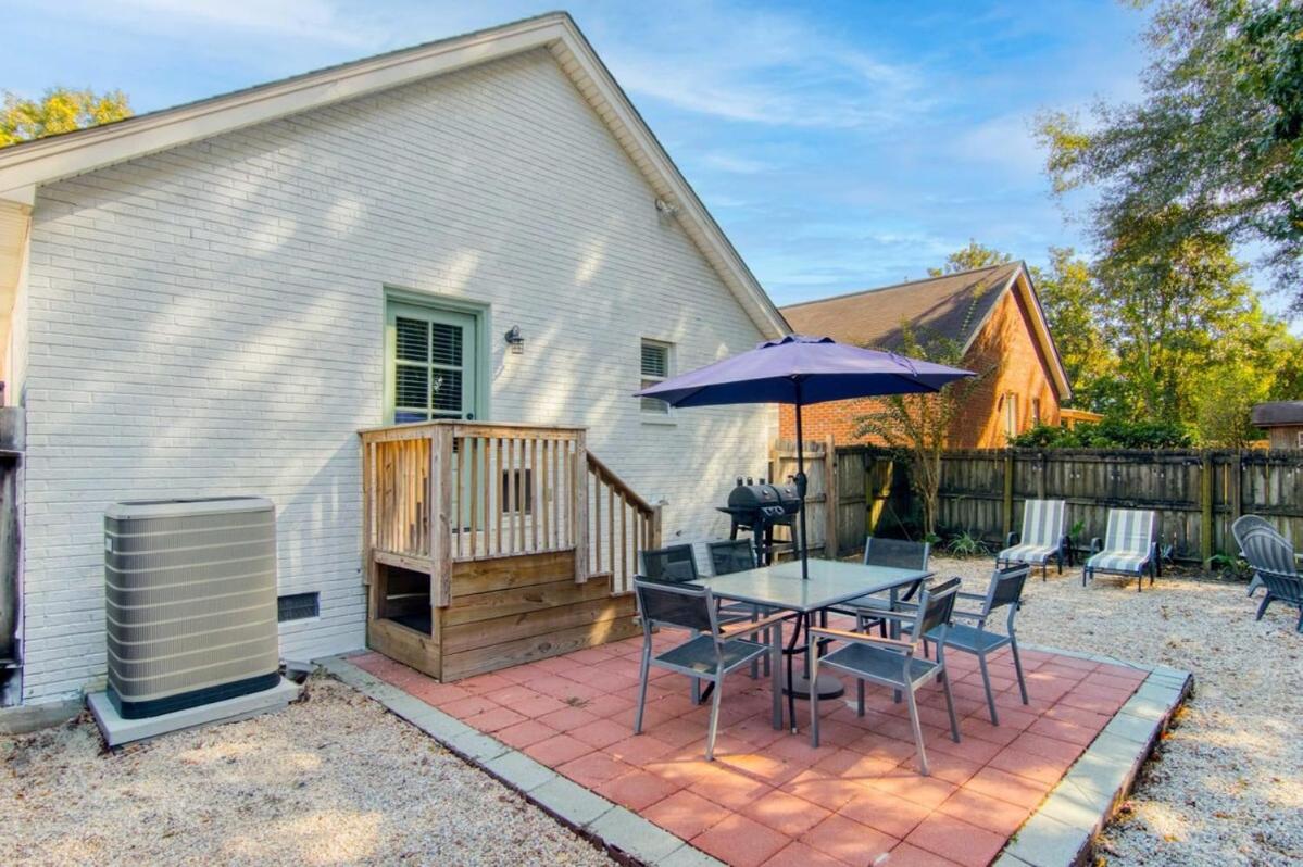 Charleston Oasis with Hot Tub, Mins to Dtwn, photo 10