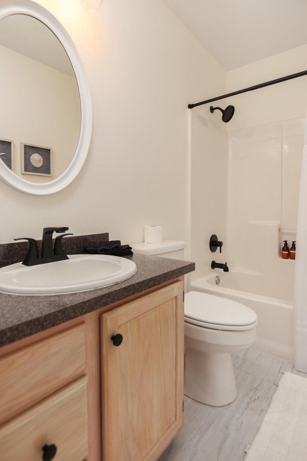Charleston Oasis with Hot Tub, Mins to Dtwn, photo 16