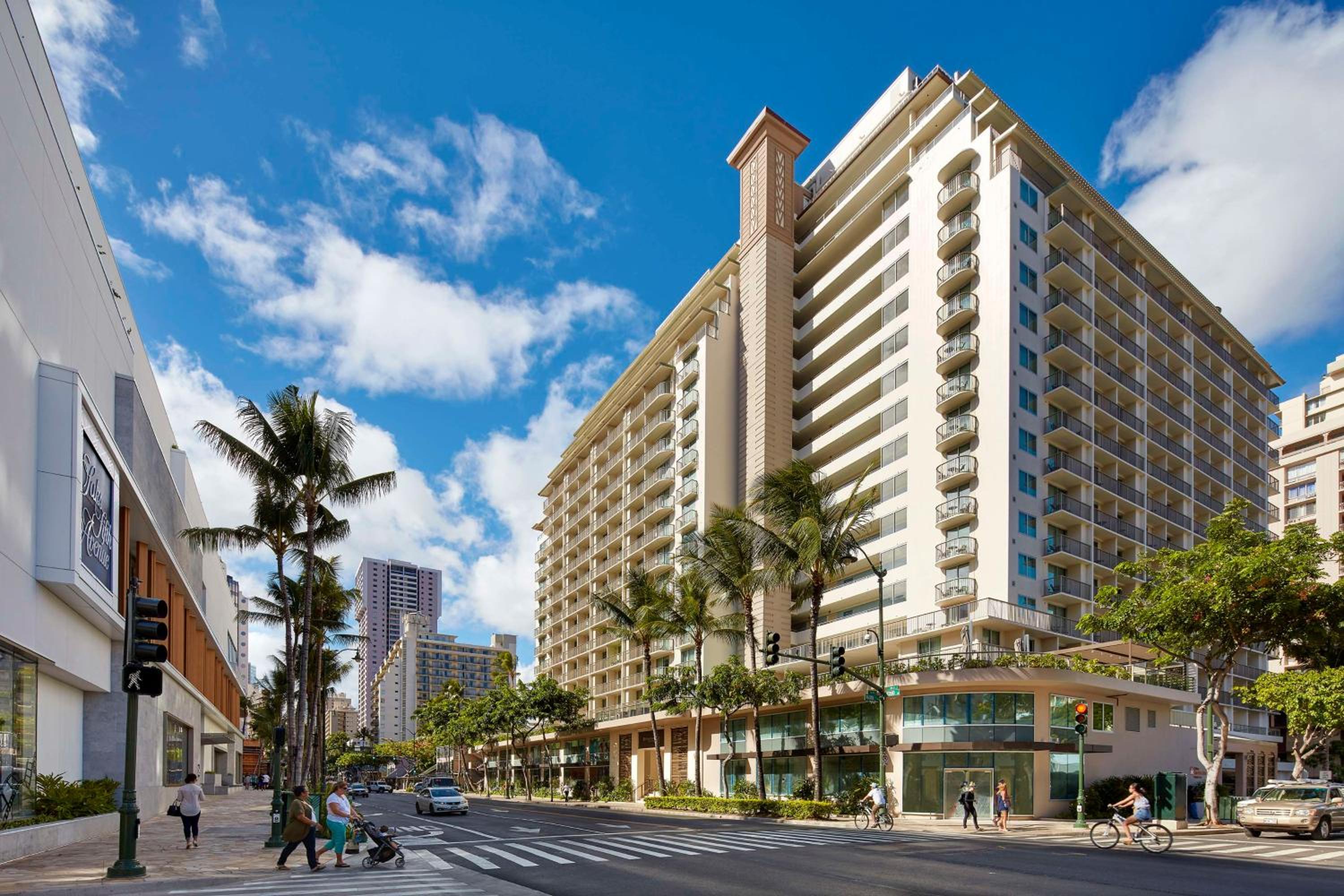 Hotel Hilton Garden Inn Waikiki Beach - Image 1