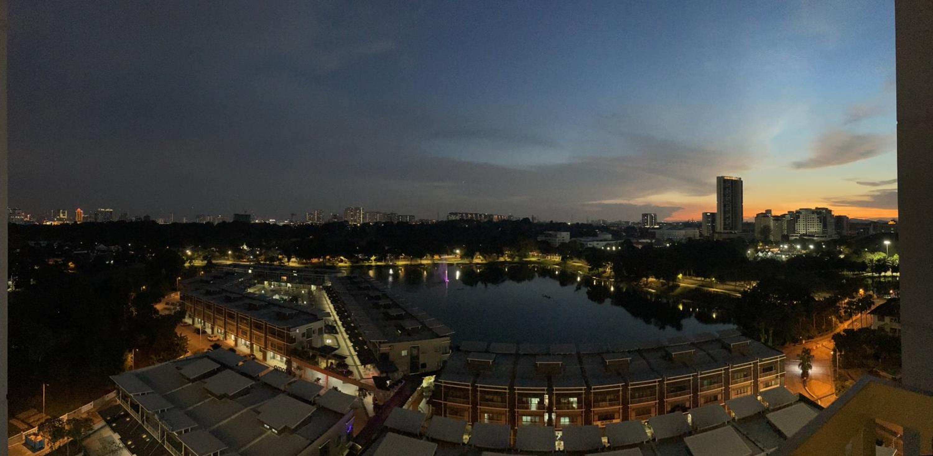 Entire GolfView 3 BedRoom Condo in Petaling Jaya Near Paradigm Mall photo 4